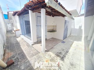 CASA NA RUA PROPRIÁ