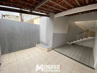 ALUGA-SE CASA NA PARTE SUPERIOR NA RUA ABIGAIL FERREIRA ARAUJO RAMOS
