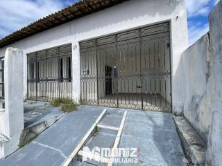 ALUGA-SE CASA NA FAROLÂNDIA