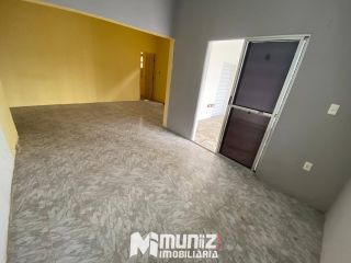 ALUGA-SE CASA NA FAROLÂNDIA