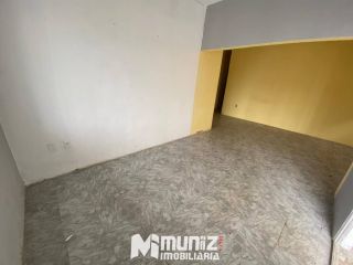 ALUGA-SE CASA NA FAROLÂNDIA