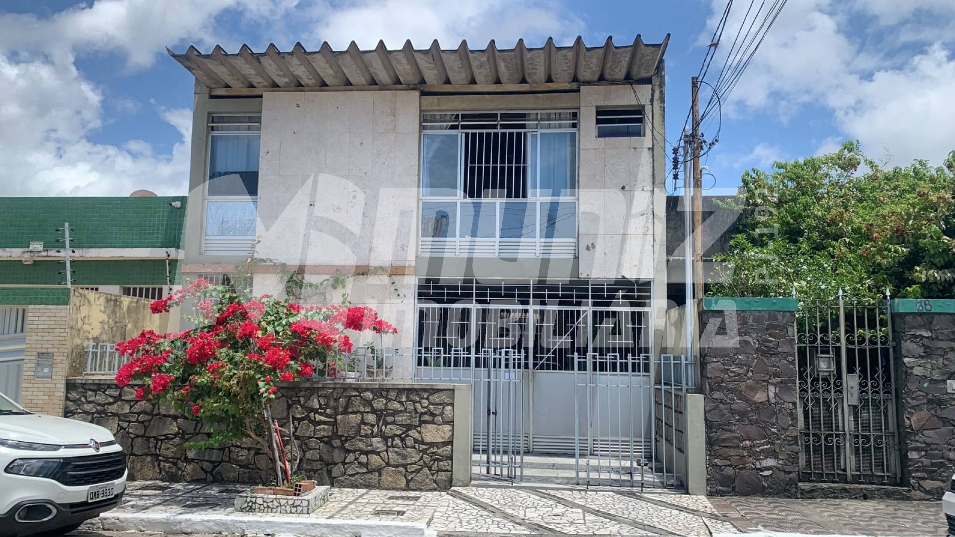 VENDE-SE CASA C/2 PAV. C/2 KITNET - Para Comercio ou Residencia