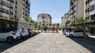 VENDE-SE APT C/VARANDA NO COND SPLENDOR PARK