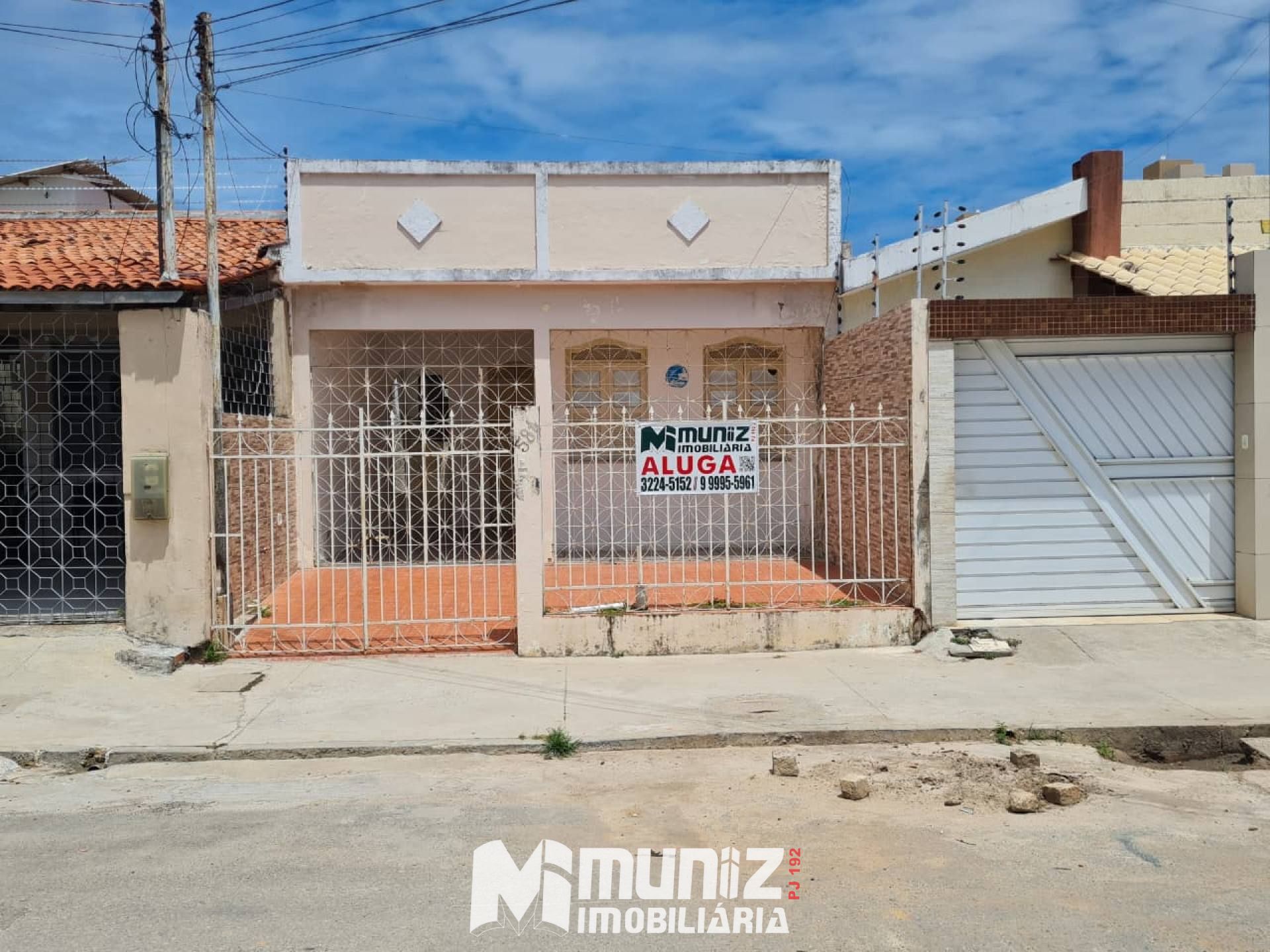 CASA NA RUA SENHOR DOS PASSOS