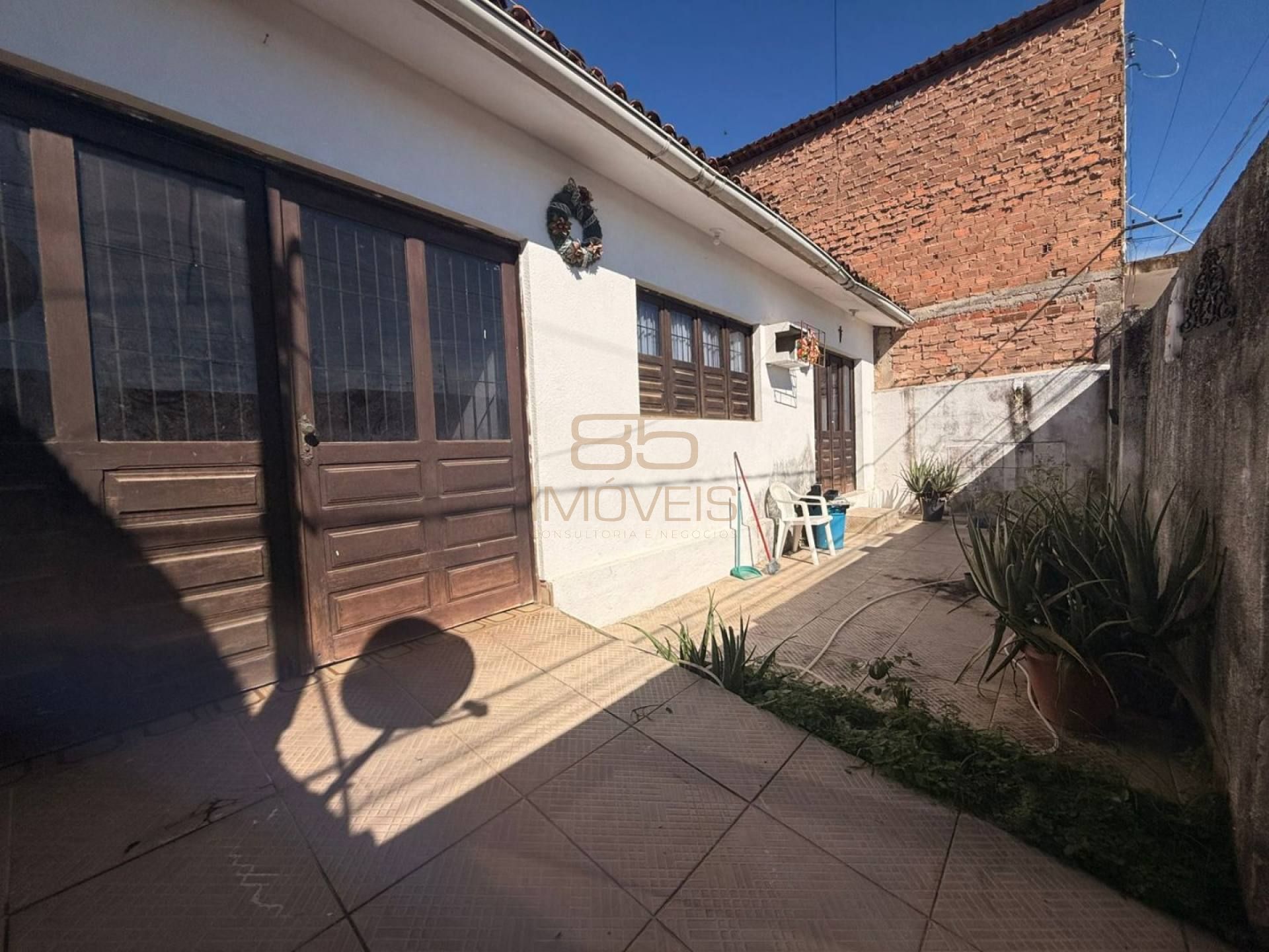 Casa ampla com 4 quartos no Salvador Lyra
