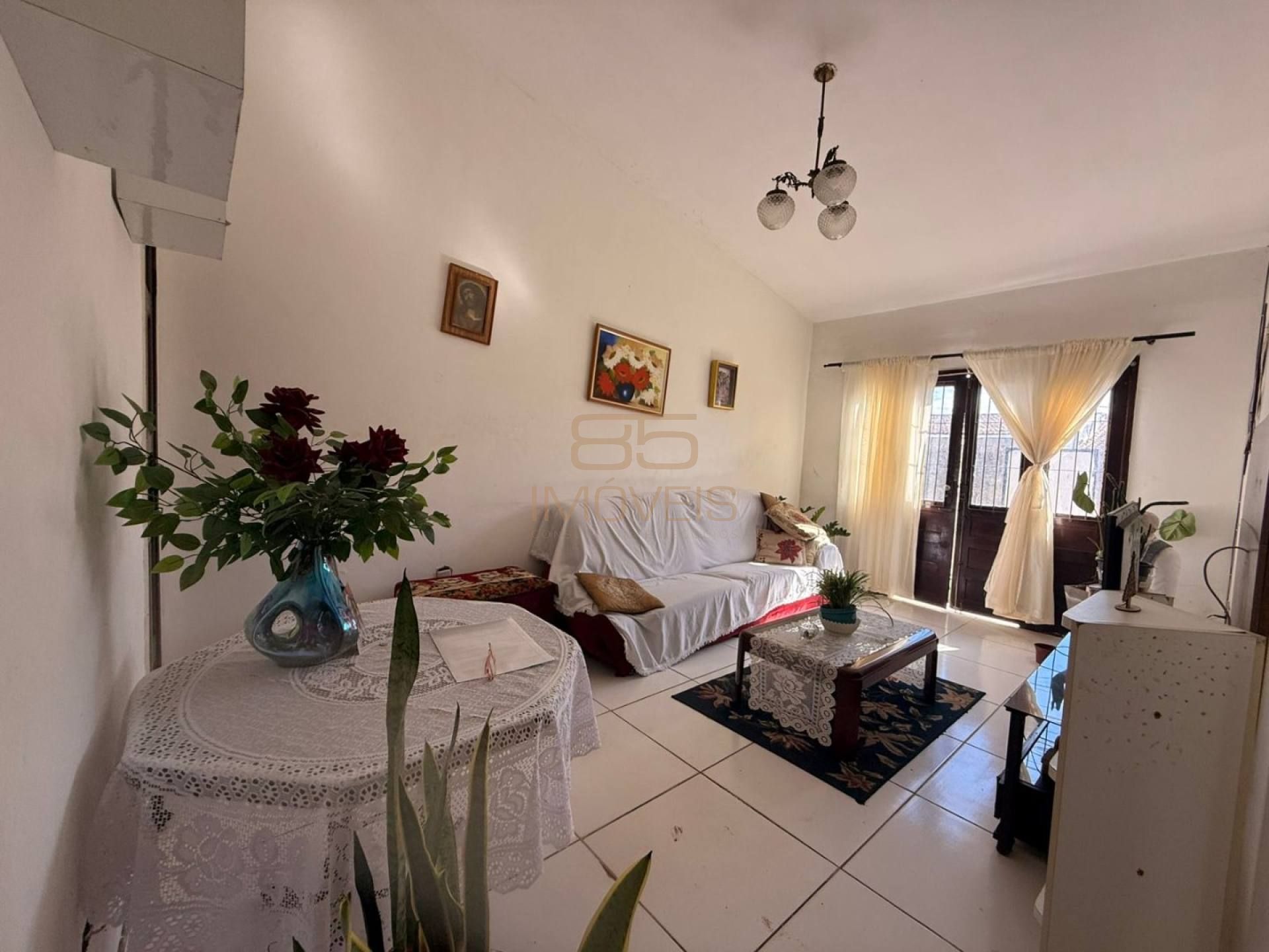 Casa ampla com 4 quartos no Salvador Lyra