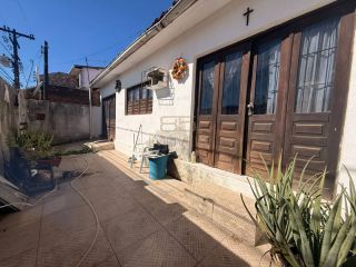 Casa ampla com 4 quartos no Salvador Lyra