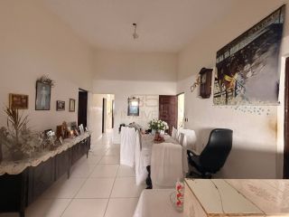 Casa ampla com 4 quartos no Salvador Lyra
