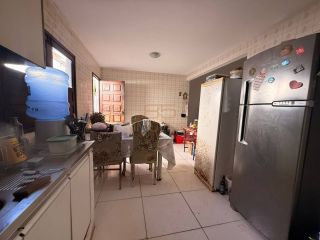 Casa ampla com 4 quartos no Salvador Lyra