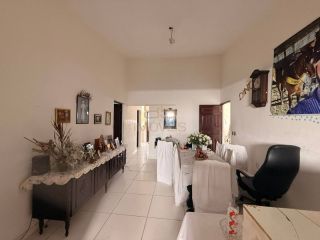Casa ampla com 4 quartos no Salvador Lyra