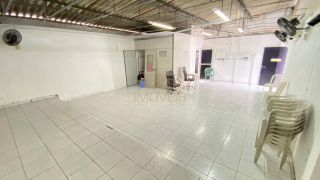 Espaço comercial com salas e auditório no Poço
