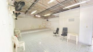 Espaço comercial com salas e auditório no Poço