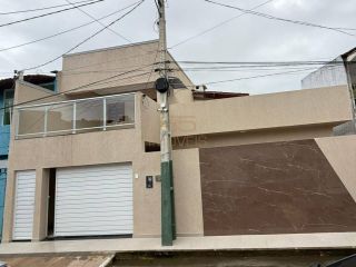 Casa com três quartos sendo duas suítes