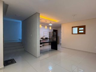 Casa com três quartos sendo duas suítes