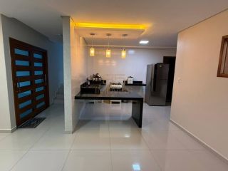 Casa com três quartos sendo duas suítes