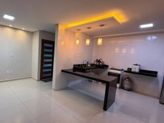 Casa com três quartos sendo duas suítes
