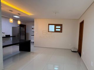 Casa com três quartos sendo duas suítes