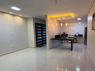 Casa com três quartos sendo duas suítes