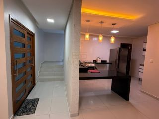 Casa com três quartos sendo duas suítes