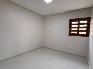 Casa com três quartos sendo duas suítes