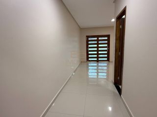 Casa com três quartos sendo duas suítes