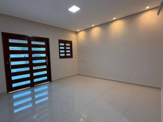 Casa com três quartos sendo duas suítes
