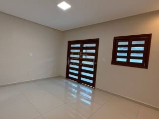 Casa com três quartos sendo duas suítes