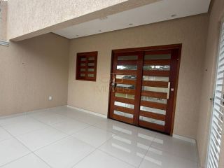 Casa com três quartos sendo duas suítes