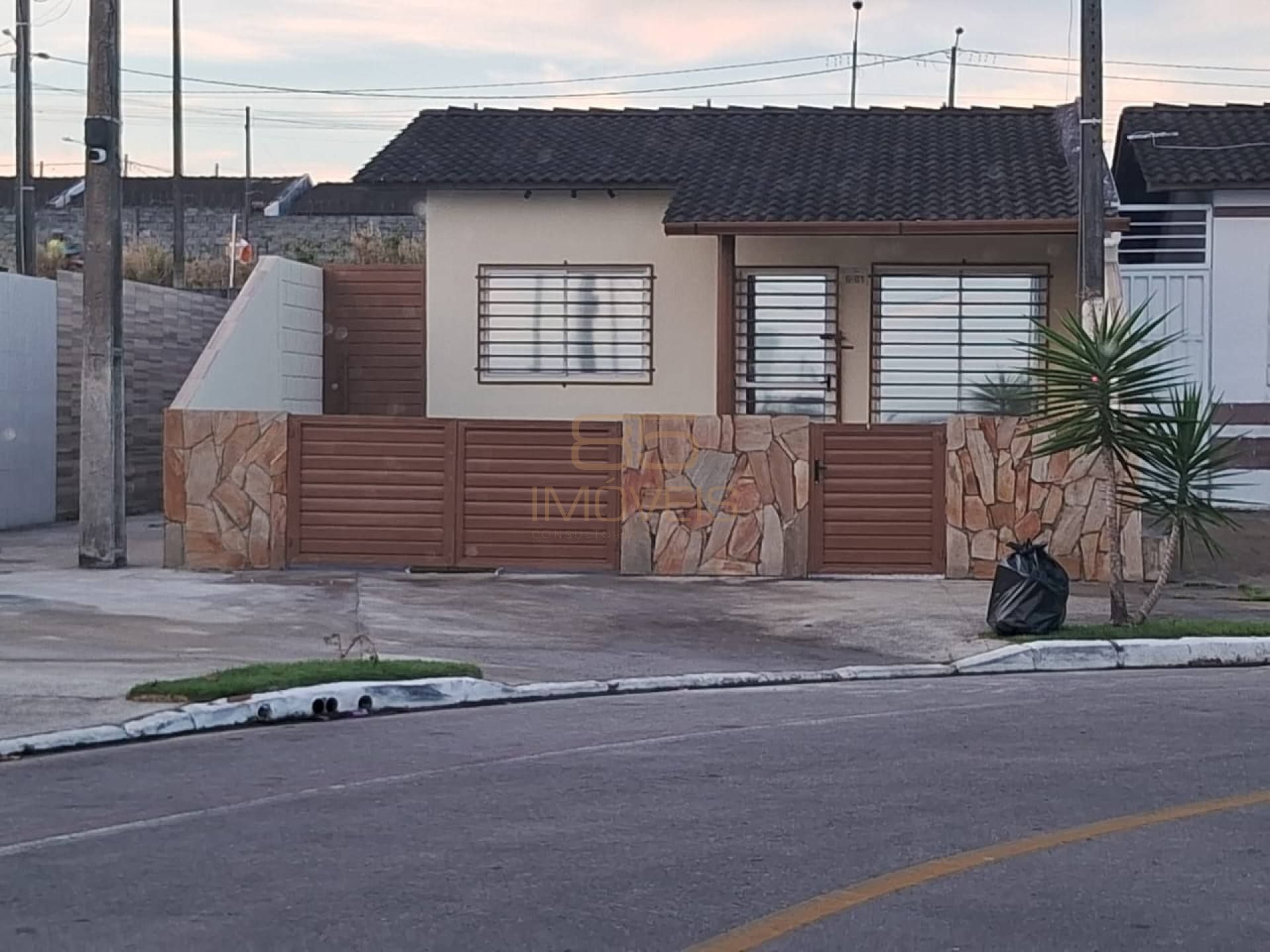 Casa à Venda no Condomínio Jardim dos Lírios – Cidade Universitária