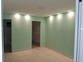 Casa reformada à venda no Condomínio Jardim dos Lírios