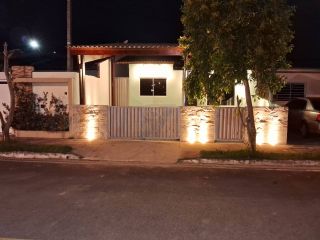 Casa reformada à venda no Condomínio Jardim dos Lírios