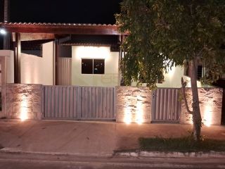 Casa reformada à venda no Condomínio Jardim dos Lírios