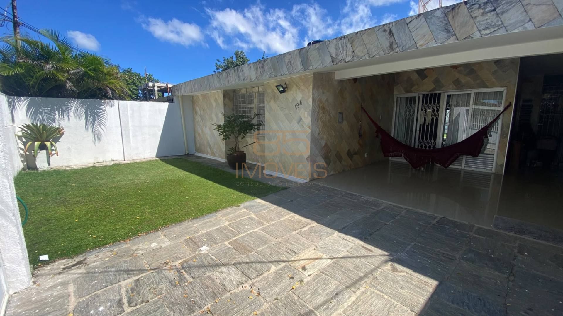 Casa na Gruta de Lourdes | 4 Quartos, 2 Suítes e Potencial para 5º Quarto