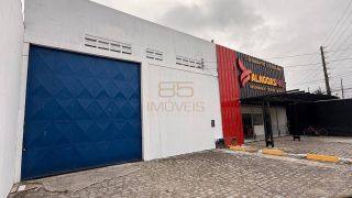 Galpão com 300 m² e amplo estacionamento na Av. Menino Marcelo