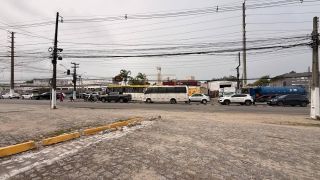 Galpão com 300 m² e amplo estacionamento na Av. Menino Marcelo