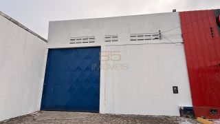 Galpão com 300 m² e amplo estacionamento na Av. Menino Marcelo