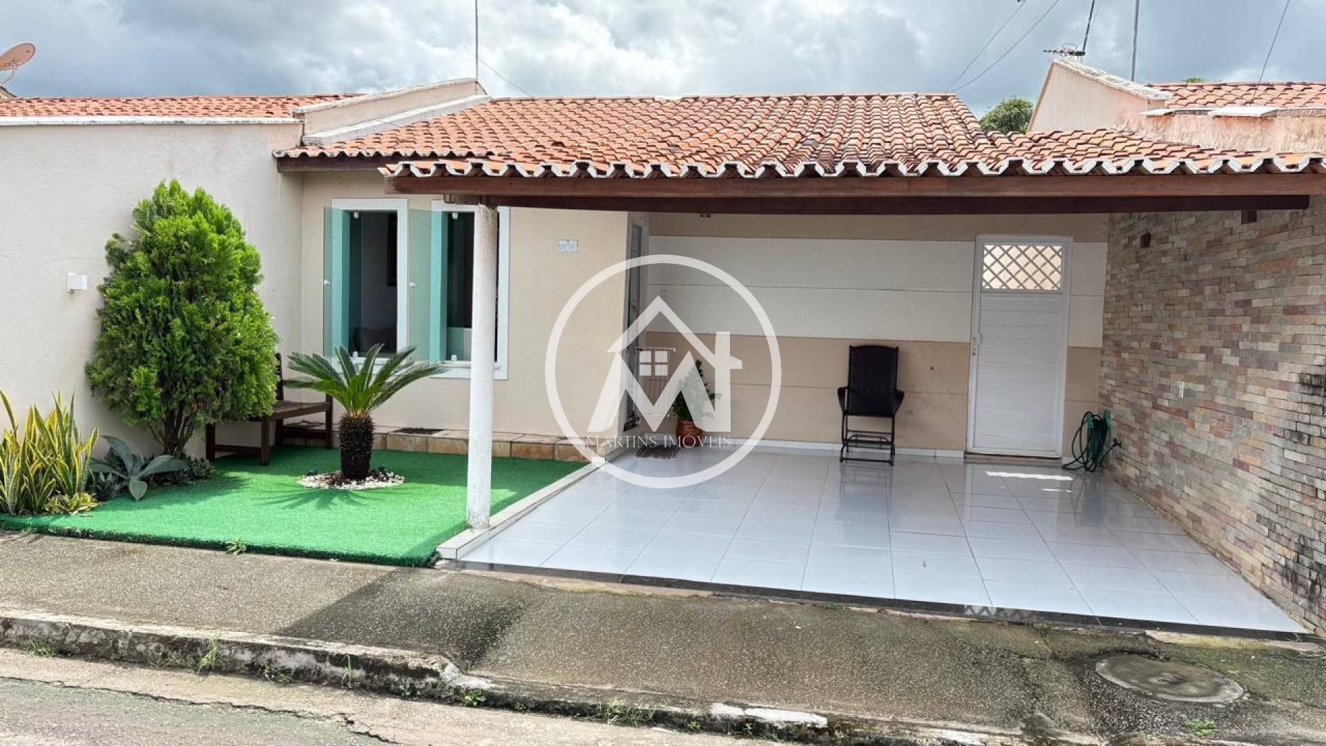 VENDO CASA EM CONDOMINIO FECHADO COM PISCINA E SUITE NA ESTRADA DE RIBAMAR