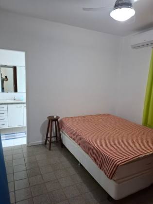 Casa de Condomínio Para Vender com 4 quartos 4 suítes no bairro Guarajuba em Camaçari