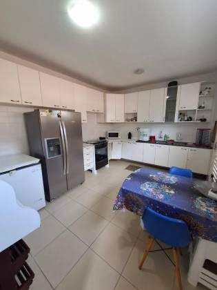 Casa de Condomínio Para Vender com 4 quartos 4 suítes no bairro Guarajuba em Camaçari