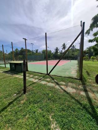 Casa de Condomínio Para Vender com 4 quartos 4 suítes no bairro Guarajuba em Camaçari