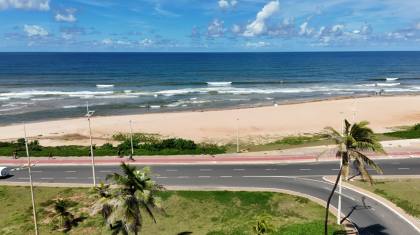 Casa Para Vender com 3 quartos 1 suítes no bairro Patamares em Salvador