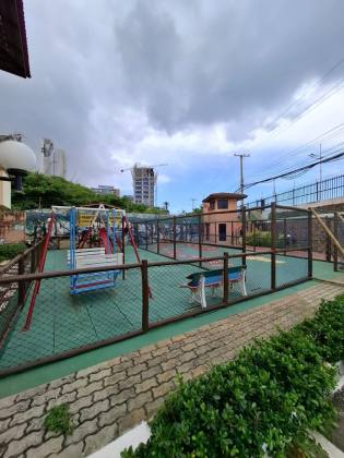 Casa Para Vender com 3 quartos 1 suítes no bairro Patamares em Salvador