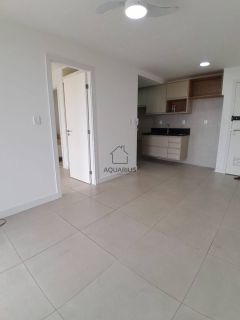 Quarto e sala com super varanda e vista mar