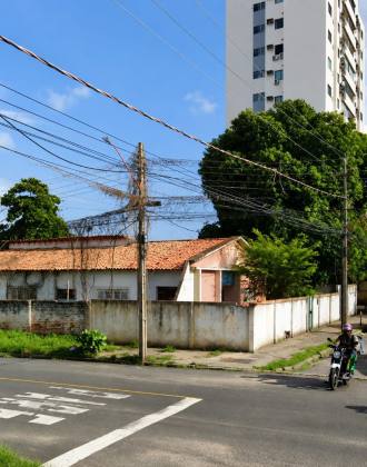 Terreno de esquina no bairro de Fátima