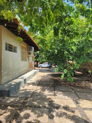 Casa à Venda na Piçarreira, Teresina – 9 Quartos, 3 Suítes e 1.300 m² de Área Total