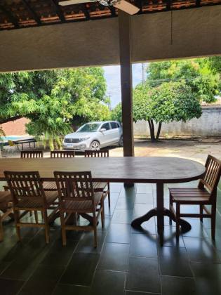 Casa à Venda na Piçarreira, Teresina – 9 Quartos, 3 Suítes e 1.300 m² de Área Total