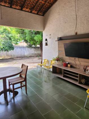 Casa à Venda na Piçarreira, Teresina – 9 Quartos, 3 Suítes e 1.300 m² de Área Total