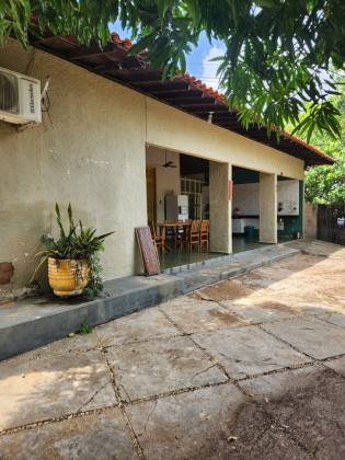 Casa à Venda na Piçarreira, Teresina – 9 Quartos, 3 Suítes e 1.300 m² de Área Total