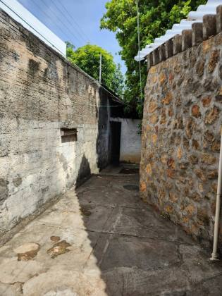 Casa à Venda na Piçarreira, Teresina – 9 Quartos, 3 Suítes e 1.300 m² de Área Total