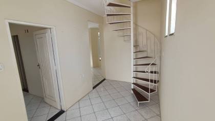 Casa duplex á Venda - próxima à Câmara dos Vereadores